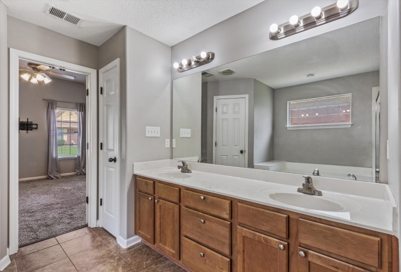 1153 CASENTINO ST, Memphis, Tennessee 38018, 3 Bedrooms Bedrooms, 6 Rooms Rooms,2.1 BathroomsBathrooms,Residential,For Sale,CASENTINO,10223769