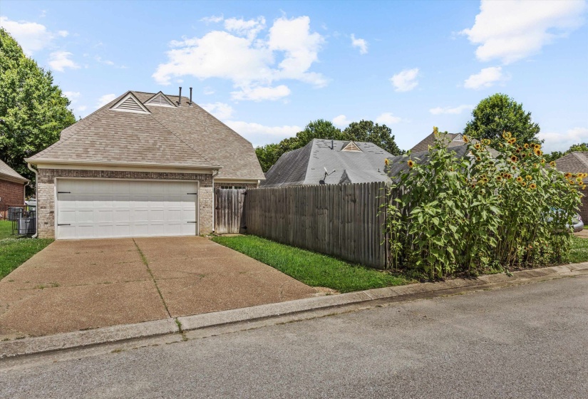 1153 CASENTINO ST, Memphis, Tennessee 38018, 3 Bedrooms Bedrooms, 6 Rooms Rooms,2.1 BathroomsBathrooms,Residential,For Sale,CASENTINO,10223769