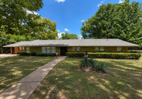 5676 WALNUT GROVE PL, Memphis, Tennessee 38120, 3 Bedrooms Bedrooms, 8 Rooms Rooms,3 BathroomsBathrooms,Residential,For Sale,WALNUT GROVE,10223779 5676 WALNUT GROVE PL, Memphis, Tennessee 38120, 3 Bedrooms Bedrooms, 8 Rooms Rooms,3 BathroomsBathrooms,Residential,For Sale,WALNUT GROVE,10223779