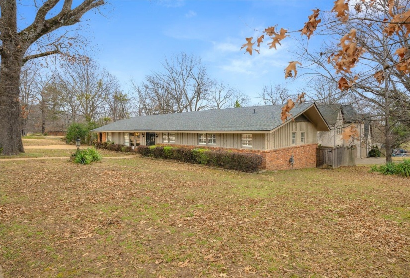5676 WALNUT GROVE PL, Memphis, Tennessee 38120, 3 Bedrooms Bedrooms, 8 Rooms Rooms,3 BathroomsBathrooms,Residential,For Sale,WALNUT GROVE,10223779