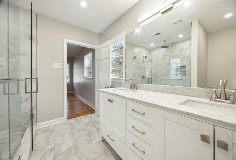 5676 WALNUT GROVE PL, Memphis, Tennessee 38120, 3 Bedrooms Bedrooms, 8 Rooms Rooms,3 BathroomsBathrooms,Residential,For Sale,WALNUT GROVE,10223779