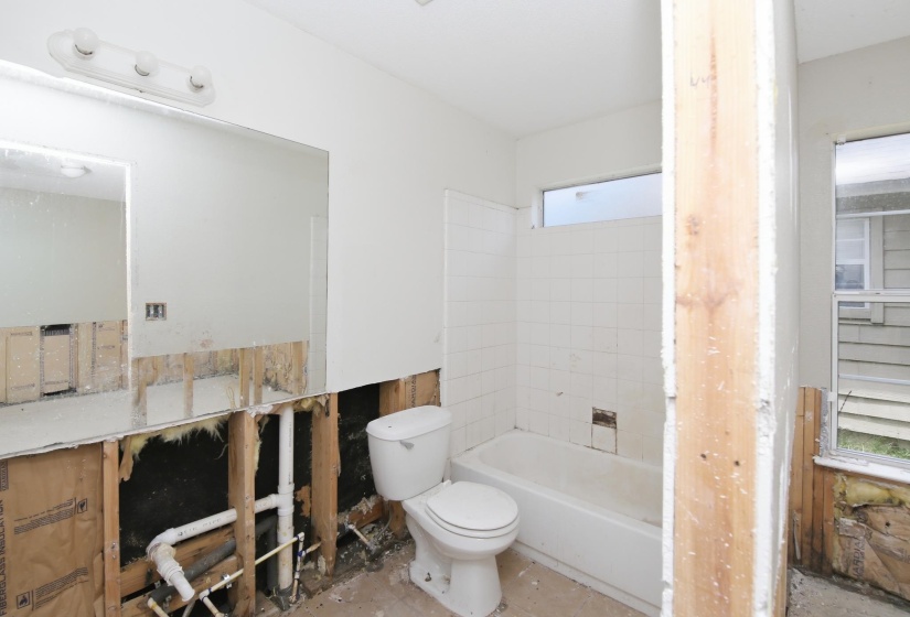 4651 ROYAL VIEW DR, Unincorporated, Tennessee 38128, 5 Bedroom Bedrooms, 1 Room Rooms,2.1 BathroomBathrooms,Residential,For Sale,ROYAL VIEW,0,10223790
