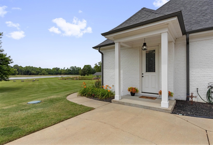 255 LAKE POINTE CV, Rossville, Tennessee 38066, 5 Bedroom Bedrooms, 8 Room Rooms,4 BathroomBathrooms,Residential,For Sale,LAKE POINTE,0,10223811