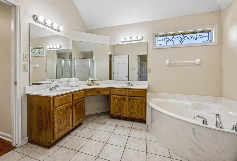 1386 STABLE RUN DR, Cordova, Tennessee 38016, 4 Bedroom Bedrooms, 9 Room Rooms,3.1 BathroomBathrooms,Residential,For Sale,STABLE RUN,0,10223819