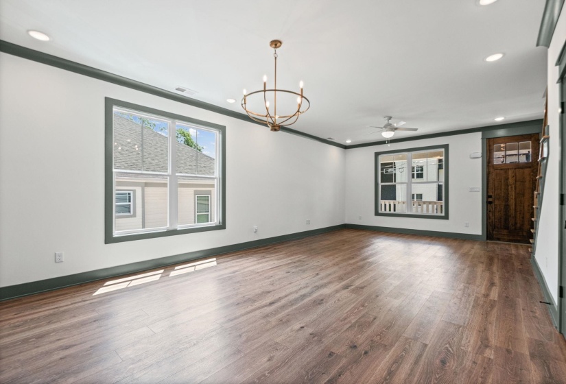205 MCCOWAT ST, Jackson, Tennessee 38301-5273, 3 Bedroom Bedrooms, 8 Room Rooms,2.1 BathroomBathrooms,Residential,For Sale,MCCOWAT,0,10223825