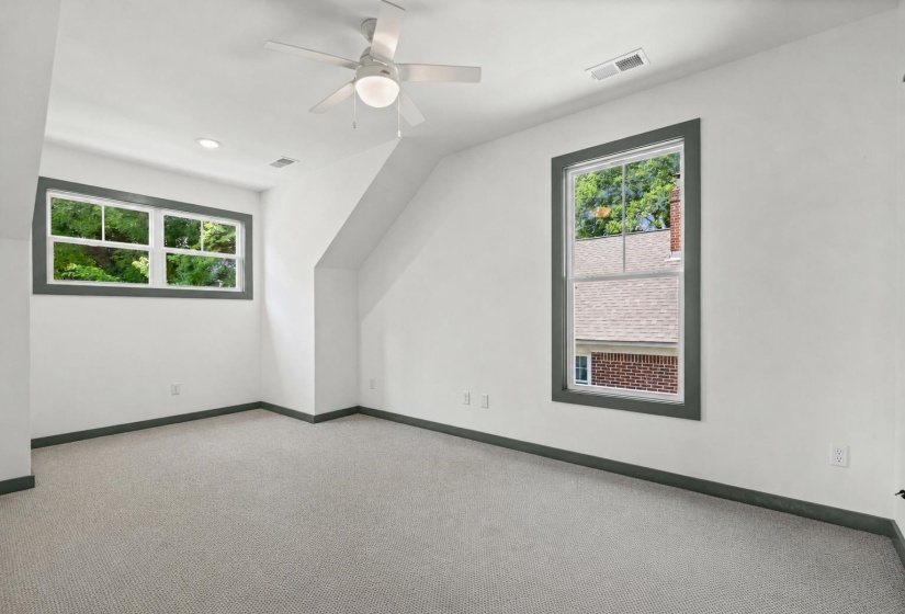 205 MCCOWAT ST, Jackson, Tennessee 38301-5273, 3 Bedroom Bedrooms, 8 Room Rooms,2.1 BathroomBathrooms,Residential,For Sale,MCCOWAT,0,10223825