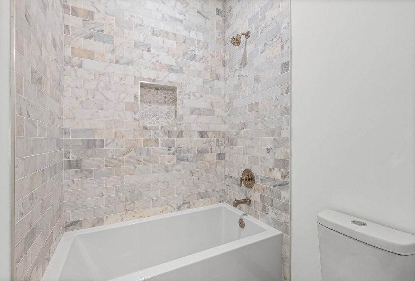 205 MCCOWAT ST, Jackson, Tennessee 38301-5273, 3 Bedroom Bedrooms, 8 Room Rooms,2.1 BathroomBathrooms,Residential,For Sale,MCCOWAT,0,10223825