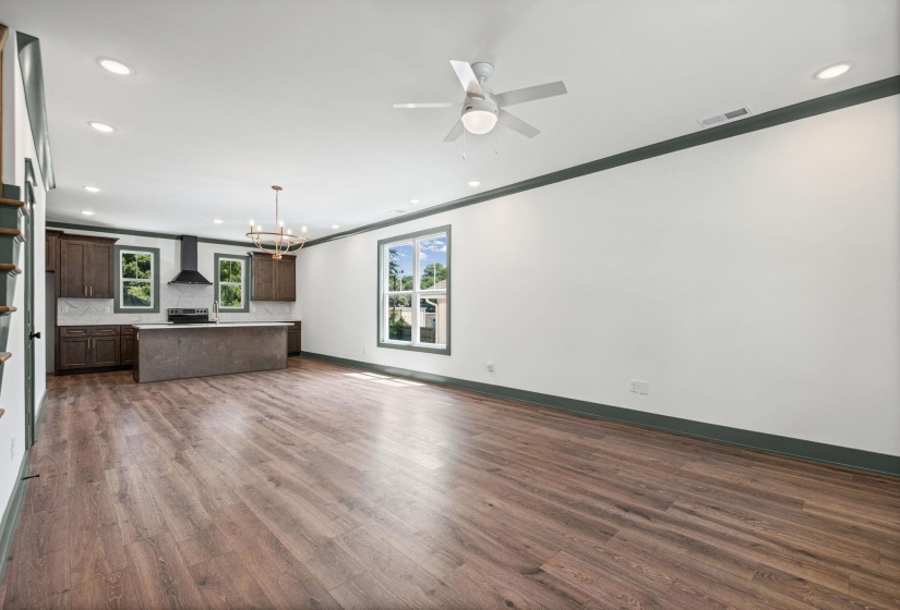 205 MCCOWAT ST, Jackson, Tennessee 38301-5273, 3 Bedroom Bedrooms, 8 Room Rooms,2.1 BathroomBathrooms,Residential,For Sale,MCCOWAT,0,10223825