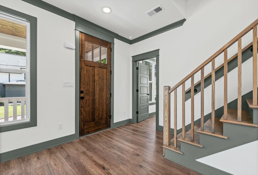 205 MCCOWAT ST, Jackson, Tennessee 38301-5273, 3 Bedroom Bedrooms, 8 Room Rooms,2.1 BathroomBathrooms,Residential,For Sale,MCCOWAT,0,10223825