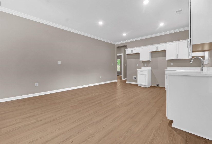 557 LUNDEE ST, Memphis, Tennessee 38111, 4 Bedroom Bedrooms, 5 Room Rooms,2 BathroomBathrooms,Residential,For Sale,LUNDEE,0,10223828