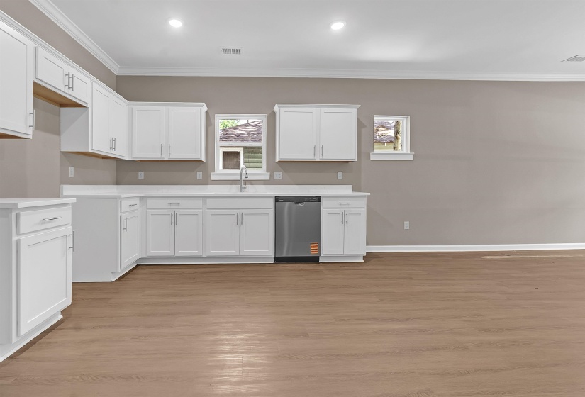 557 LUNDEE ST, Memphis, Tennessee 38111, 4 Bedroom Bedrooms, 5 Room Rooms,2 BathroomBathrooms,Residential,For Sale,LUNDEE,0,10223828