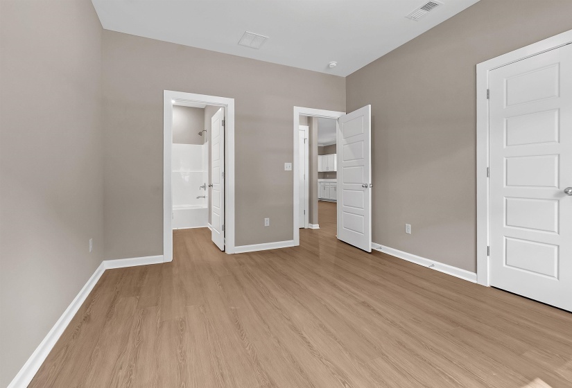557 LUNDEE ST, Memphis, Tennessee 38111, 4 Bedroom Bedrooms, 5 Room Rooms,2 BathroomBathrooms,Residential,For Sale,LUNDEE,0,10223828
