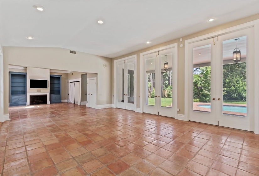 1 BELLEAIR DR, Memphis, Tennessee 38104, 4 Bedroom Bedrooms, 12 Room Rooms,5.1 BathroomBathrooms,Residential,For Sale,BELLEAIR,0,10223831