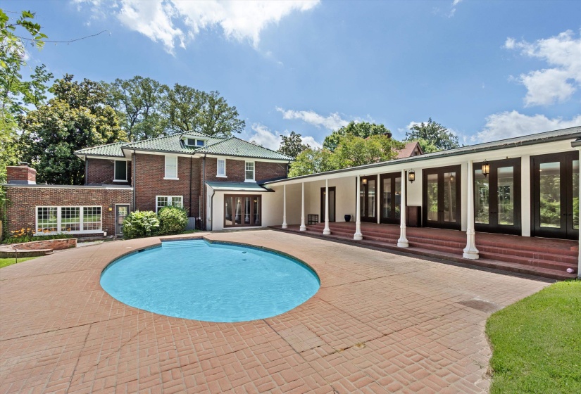 1 BELLEAIR DR, Memphis, Tennessee 38104, 4 Bedroom Bedrooms, 12 Room Rooms,5.1 BathroomBathrooms,Residential,For Sale,BELLEAIR,0,10223831