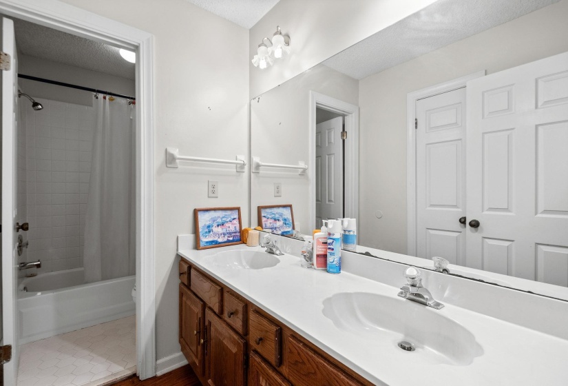 3076 DEE ANN DR, Memphis, Tennessee 38119, 4 Bedroom Bedrooms, 10 Room Rooms,3.1 BathroomBathrooms,Residential,For Sale,DEE ANN,0,10223832