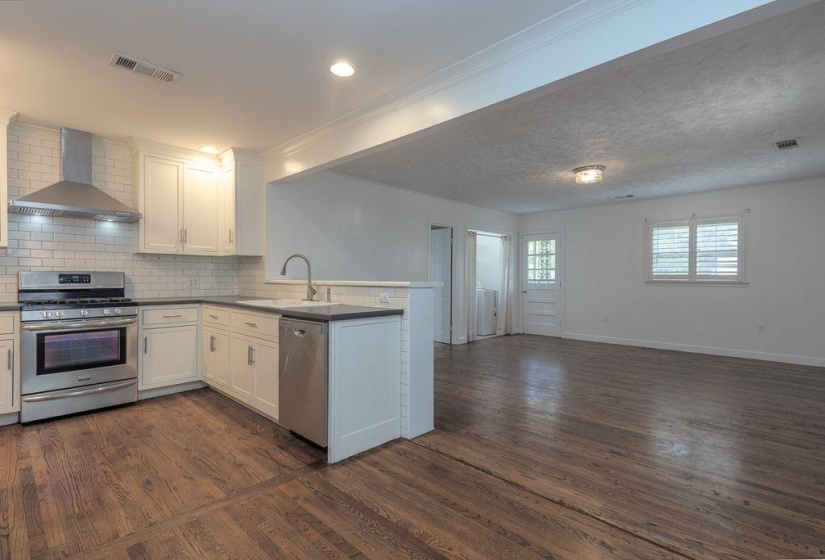 481 VAUGHN RD, Memphis, Tennessee 38122, 3 Bedroom Bedrooms, 7 Room Rooms,1.1 BathroomBathrooms,Residential,For Sale,VAUGHN,0,10223837