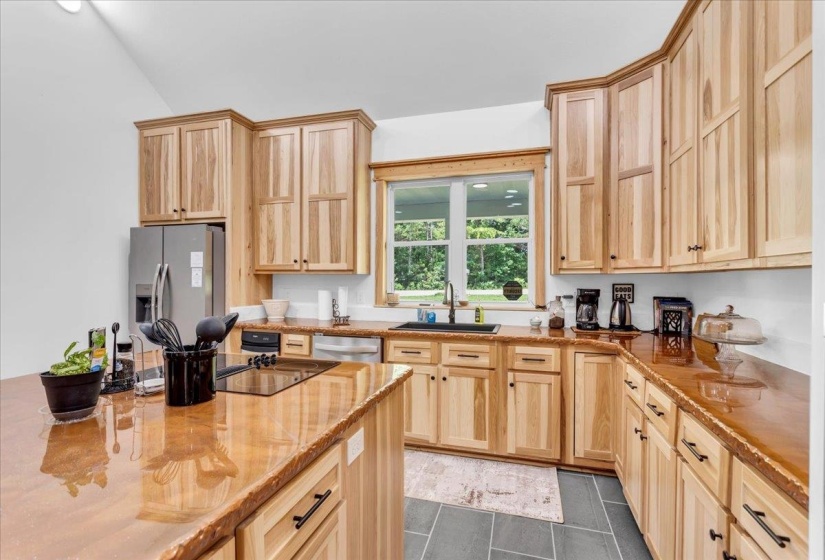 619 BRIDGE VIEW CV, Bath Springs, Tennessee 38311, 4 Bedroom Bedrooms, 12 Room Rooms,3.1 BathroomBathrooms,Residential,For Sale,BRIDGE VIEW,0,10223842