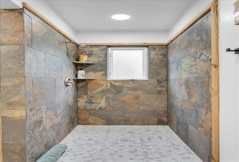 619 BRIDGE VIEW CV, Bath Springs, Tennessee 38311, 4 Bedroom Bedrooms, 12 Room Rooms,3.1 BathroomBathrooms,Residential,For Sale,BRIDGE VIEW,0,10223842