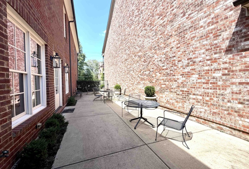 645 ADAMS AVE, Memphis, Tennessee 38105, 4 Bedroom Bedrooms, 7 Room Rooms,3.1 BathroomBathrooms,Residential,For Sale,ADAMS,0,10223857