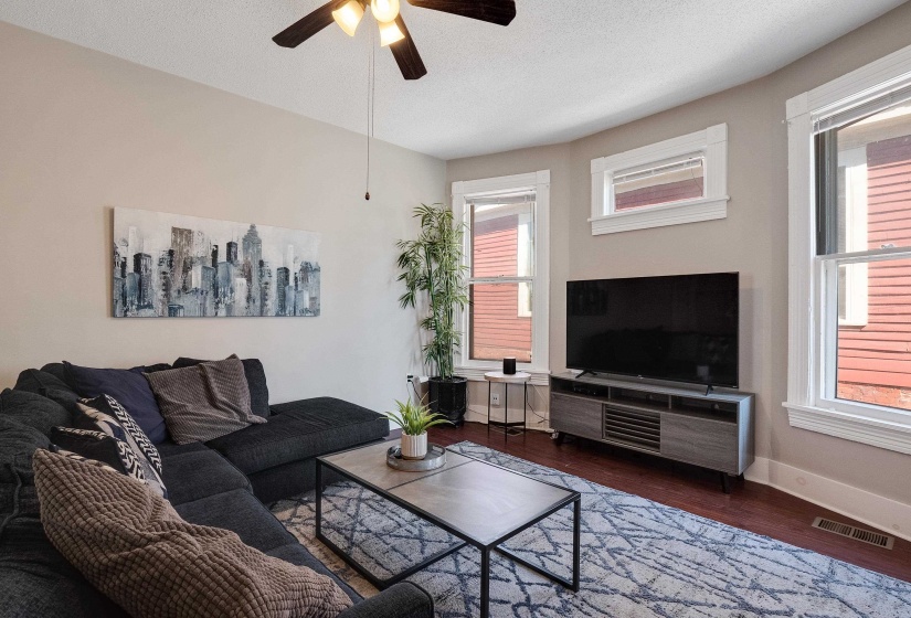2096 LINDEN AVE, Memphis, Tennessee 38104, 3 Bedroom Bedrooms, 6 Room Rooms,2 BathroomBathrooms,Residential,For Sale,LINDEN,0,10223866