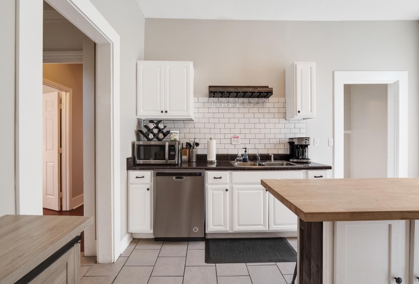 2096 LINDEN AVE, Memphis, Tennessee 38104, 3 Bedroom Bedrooms, 6 Room Rooms,2 BathroomBathrooms,Residential,For Sale,LINDEN,0,10223866