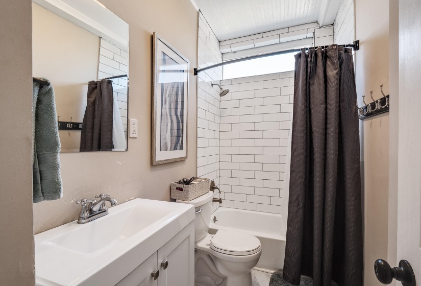 2096 LINDEN AVE, Memphis, Tennessee 38104, 3 Bedroom Bedrooms, 6 Room Rooms,2 BathroomBathrooms,Residential,For Sale,LINDEN,0,10223866