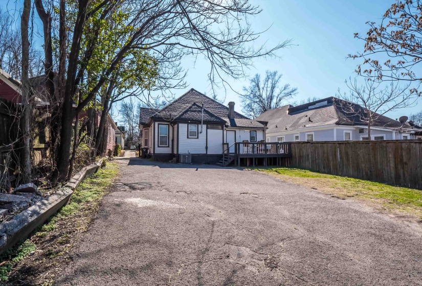 2096 LINDEN AVE, Memphis, Tennessee 38104, 3 Bedroom Bedrooms, 6 Room Rooms,2 BathroomBathrooms,Residential,For Sale,LINDEN,0,10223866