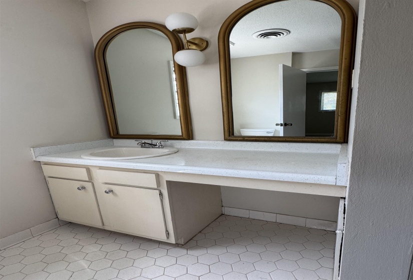 5659 HINTON PL, Memphis, Tennessee 38119, 2 Bedrooms Bedrooms, ,1.1 BathroomsBathrooms,Duplexes,For Sale,HINTON,10223875