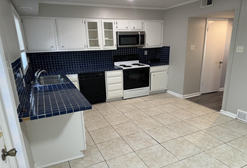5659 HINTON PL, Memphis, Tennessee 38119, 2 Bedrooms Bedrooms, ,1.1 BathroomsBathrooms,Duplexes,For Sale,HINTON,10223875