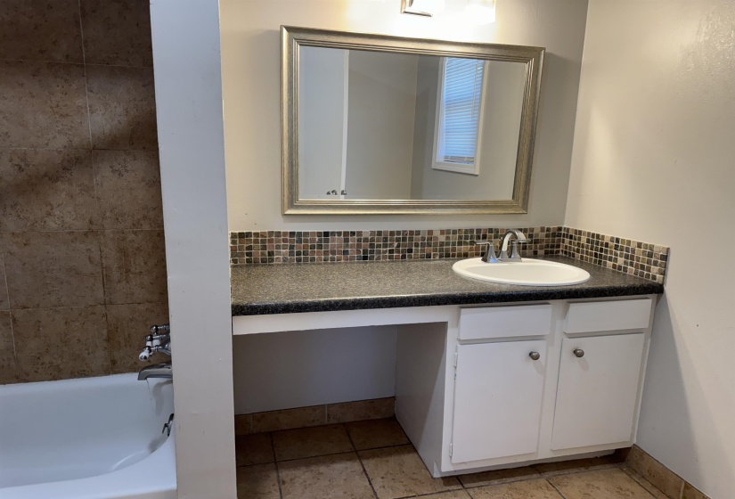 5659 HINTON PL, Memphis, Tennessee 38119, 2 Bedrooms Bedrooms, ,1.1 BathroomsBathrooms,Duplexes,For Sale,HINTON,10223875