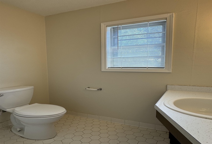 5659 HINTON PL, Memphis, Tennessee 38119, 2 Bedrooms Bedrooms, ,1.1 BathroomsBathrooms,Duplexes,For Sale,HINTON,10223875