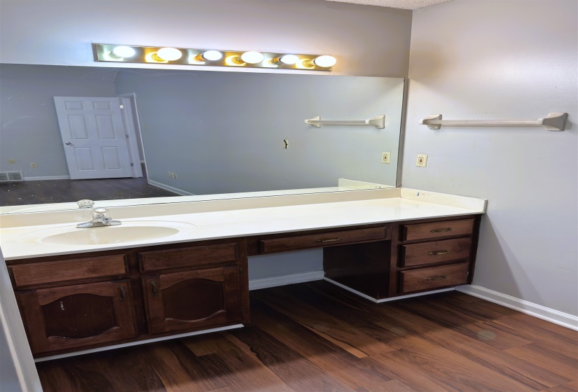 2819 HIDDEN CREEK CV, Memphis, Tennessee 38134, 3 Bedrooms Bedrooms, 5 Rooms Rooms,2 BathroomsBathrooms,Rental Properties,For Sale,HIDDEN CREEK,10223897
