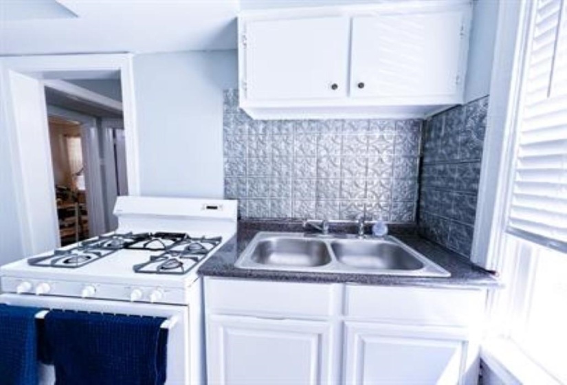 128 STONEWALL ST, Memphis, Tennessee 38104, 1 Bedroom Bedrooms, 1 Room Rooms,1 BathroomBathrooms,Rental Properties,For Sale,STONEWALL,10223899