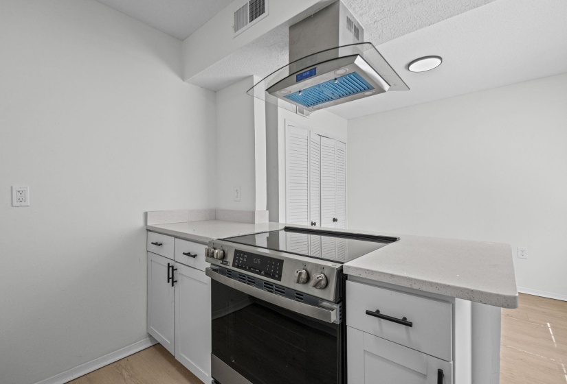 508 PEABODY SQ, Memphis, Tennessee 38104, 2 Bedroom Bedrooms, 5 Room Rooms,1.2 BathroomBathrooms,Residential,For Sale,PEABODY,0,10223872