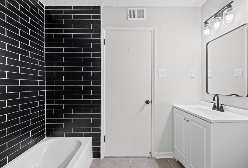 508 PEABODY SQ, Memphis, Tennessee 38104, 2 Bedroom Bedrooms, 5 Room Rooms,1.2 BathroomBathrooms,Residential,For Sale,PEABODY,0,10223872