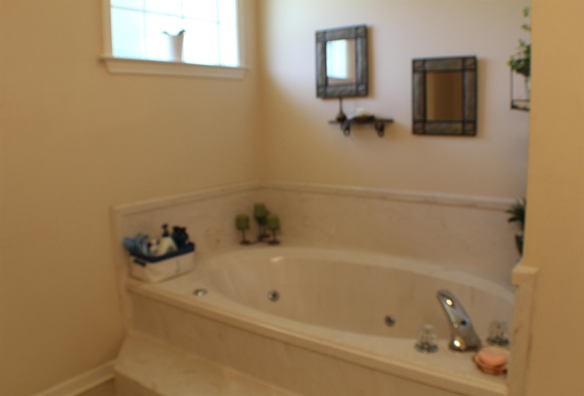 137 BEVERLY DR, Atoka, Tennessee 38004, 3 Bedroom Bedrooms, 6 Room Rooms,3 BathroomBathrooms,Residential,For Sale,BEVERLY,0,10223876