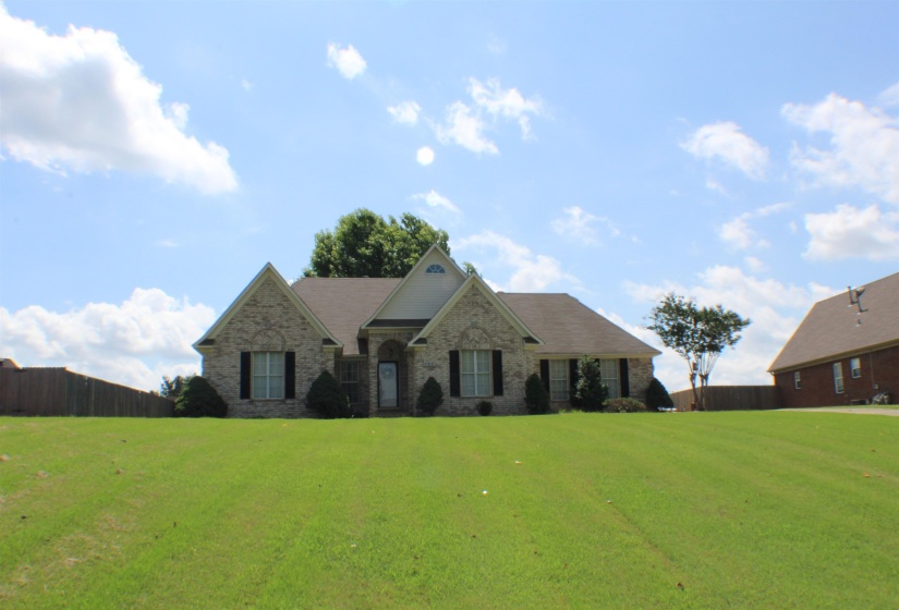 137 BEVERLY DR, Atoka, Tennessee 38004, 3 Bedroom Bedrooms, 6 Room Rooms,3 BathroomBathrooms,Residential,For Sale,BEVERLY,0,10223876