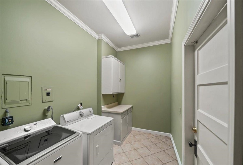 410 HOLMES CIR, Memphis, Tennessee 38111, 2 Bedroom Bedrooms, 6 Room Rooms,2 BathroomBathrooms,Residential,For Sale,HOLMES,0,10223888