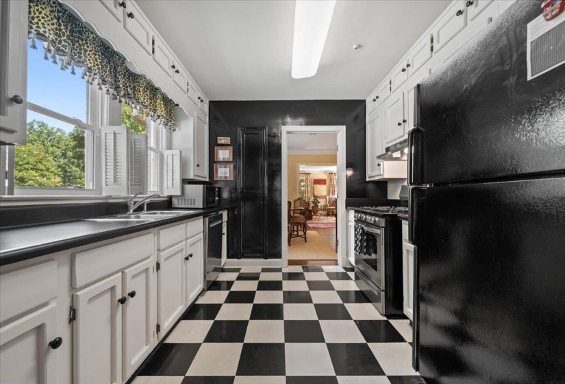 410 HOLMES CIR, Memphis, Tennessee 38111, 2 Bedroom Bedrooms, 6 Room Rooms,2 BathroomBathrooms,Residential,For Sale,HOLMES,0,10223888