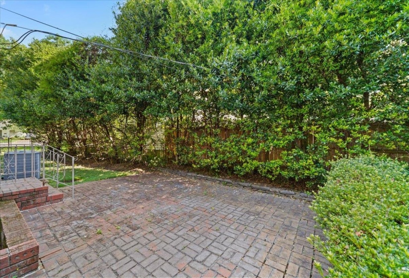 410 HOLMES CIR, Memphis, Tennessee 38111, 2 Bedroom Bedrooms, 6 Room Rooms,2 BathroomBathrooms,Residential,For Sale,HOLMES,0,10223888