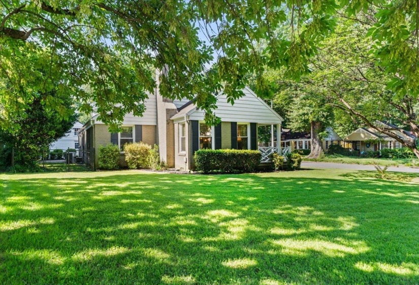 410 HOLMES CIR, Memphis, Tennessee 38111, 2 Bedroom Bedrooms, 6 Room Rooms,2 BathroomBathrooms,Residential,For Sale,HOLMES,0,10223888