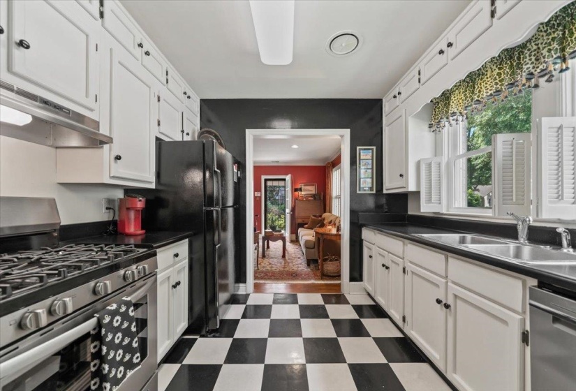 410 HOLMES CIR, Memphis, Tennessee 38111, 2 Bedroom Bedrooms, 6 Room Rooms,2 BathroomBathrooms,Residential,For Sale,HOLMES,0,10223888