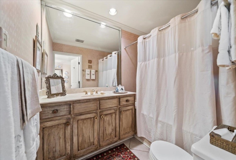 410 HOLMES CIR, Memphis, Tennessee 38111, 2 Bedroom Bedrooms, 6 Room Rooms,2 BathroomBathrooms,Residential,For Sale,HOLMES,0,10223888