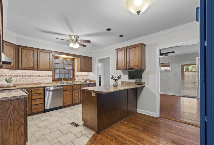 5042 PRINCETON RD, Memphis, Tennessee 38117, 3 Bedrooms Bedrooms, 7 Rooms Rooms,2 BathroomsBathrooms,Residential,For Sale,PRINCETON,10223890