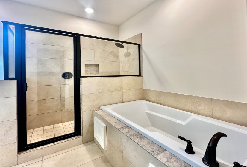10131 STERLING RIDGE DR, Cordova, Tennessee 38018, 4 Bedroom Bedrooms, 9 Room Rooms,3.1 BathroomBathrooms,Residential,For Sale,STERLING RIDGE,0,10223909