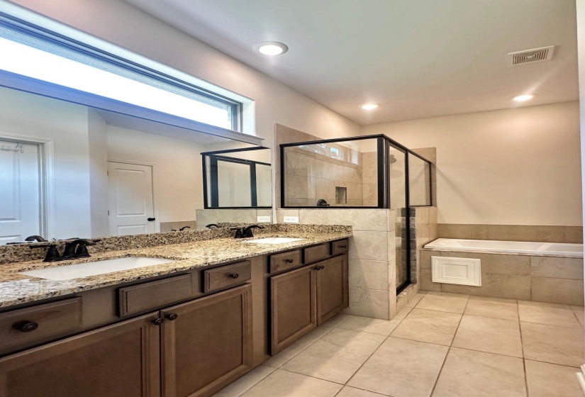 10131 STERLING RIDGE DR, Cordova, Tennessee 38018, 4 Bedroom Bedrooms, 9 Room Rooms,3.1 BathroomBathrooms,Residential,For Sale,STERLING RIDGE,0,10223909