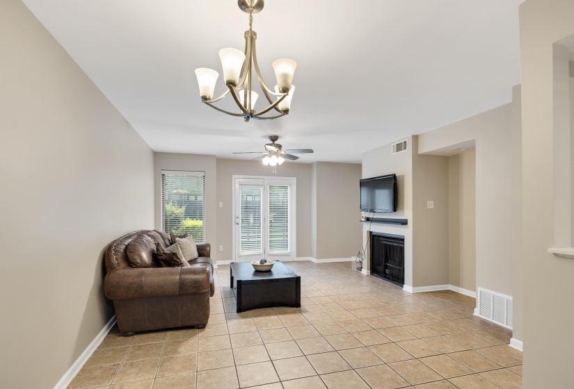 1817 CROSSFLOWER CV, Germantown, Tennessee 38138, 2 Bedrooms Bedrooms, 5 Rooms Rooms,2.1 BathroomsBathrooms,Residential,For Sale,CROSSFLOWER,10223917