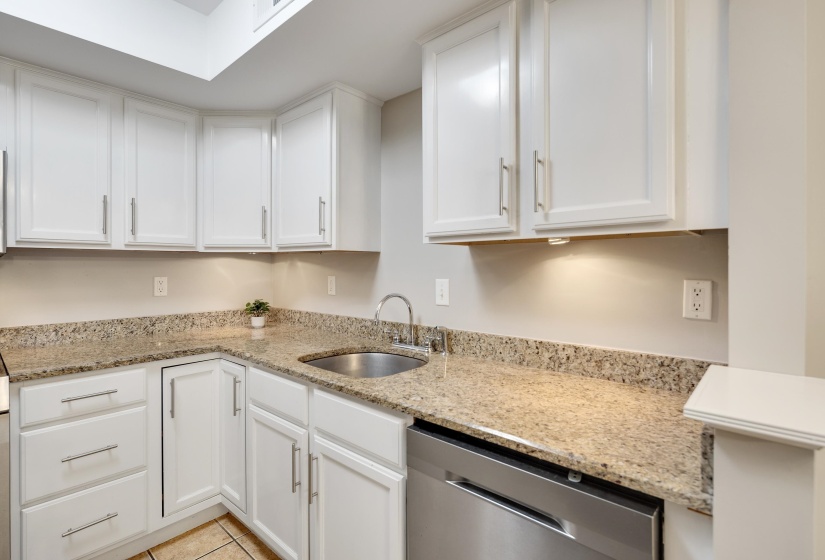 1817 CROSSFLOWER CV, Germantown, Tennessee 38138, 2 Bedrooms Bedrooms, 5 Rooms Rooms,2.1 BathroomsBathrooms,Residential,For Sale,CROSSFLOWER,10223917