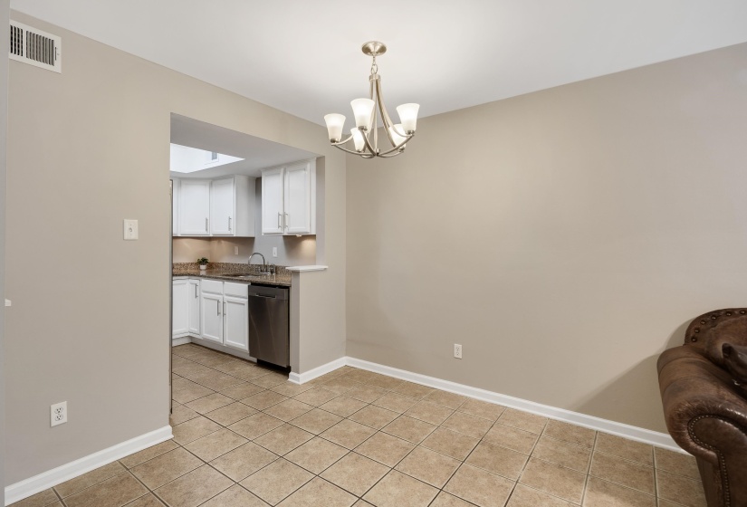 1817 CROSSFLOWER CV, Germantown, Tennessee 38138, 2 Bedrooms Bedrooms, 5 Rooms Rooms,2.1 BathroomsBathrooms,Residential,For Sale,CROSSFLOWER,10223917