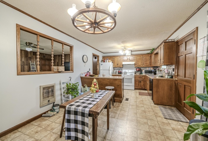 1172 BROOKS RD, Selmer, Tennessee 38375, 3 Bedrooms Bedrooms, 8 Rooms Rooms,1.1 BathroomsBathrooms,Residential,For Sale,BROOKS,10223918